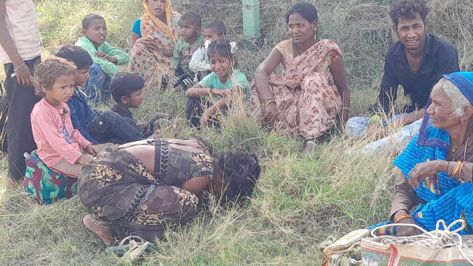 फोटो - 24 हादसे के बाद क्षतिग्रस्त डीसीएम व ट्रक। संवाद फोटो - 24 हादसे के बाद क्षतिग्रस्त डीसीएम व ट्रक। संवाद