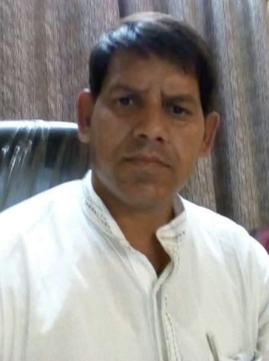 जाहू बस अड्डे में बने गड्ढों में भरा बारिश का पानी। संवाद जाहू बस अड्डे में बने गड्ढों में भरा बारिश का पानी। संवाद