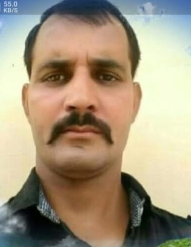 जाहू बस अड्डे में बने गड्ढों में भरा बारिश का पानी। संवाद जाहू बस अड्डे में बने गड्ढों में भरा बारिश का पानी। संवाद