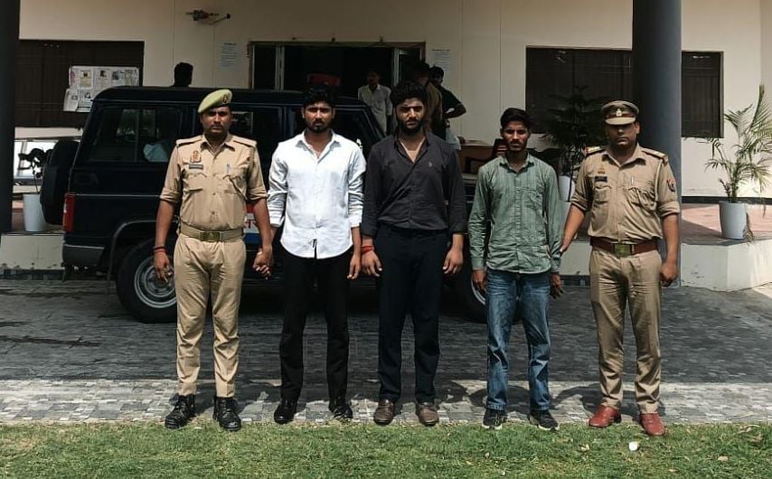 पुलिस की गिरफ्त में आरोपी। पुलिस की गिरफ्त में आरोपी।