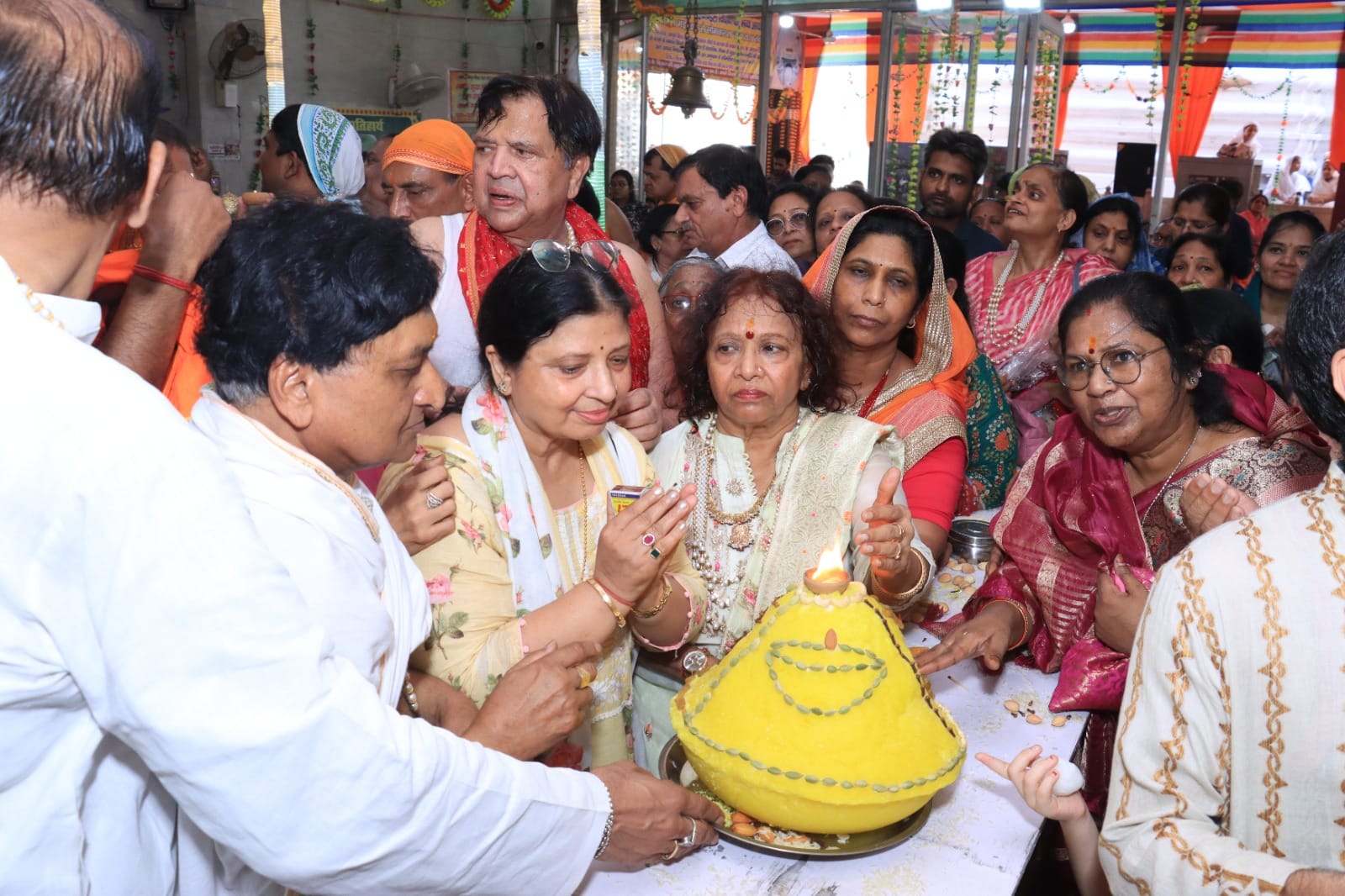 प्राचीन दिगंबर जैन बड़े मंदिर में निकाली गई भव्य रथ यात्रा स्रोत संवाद
