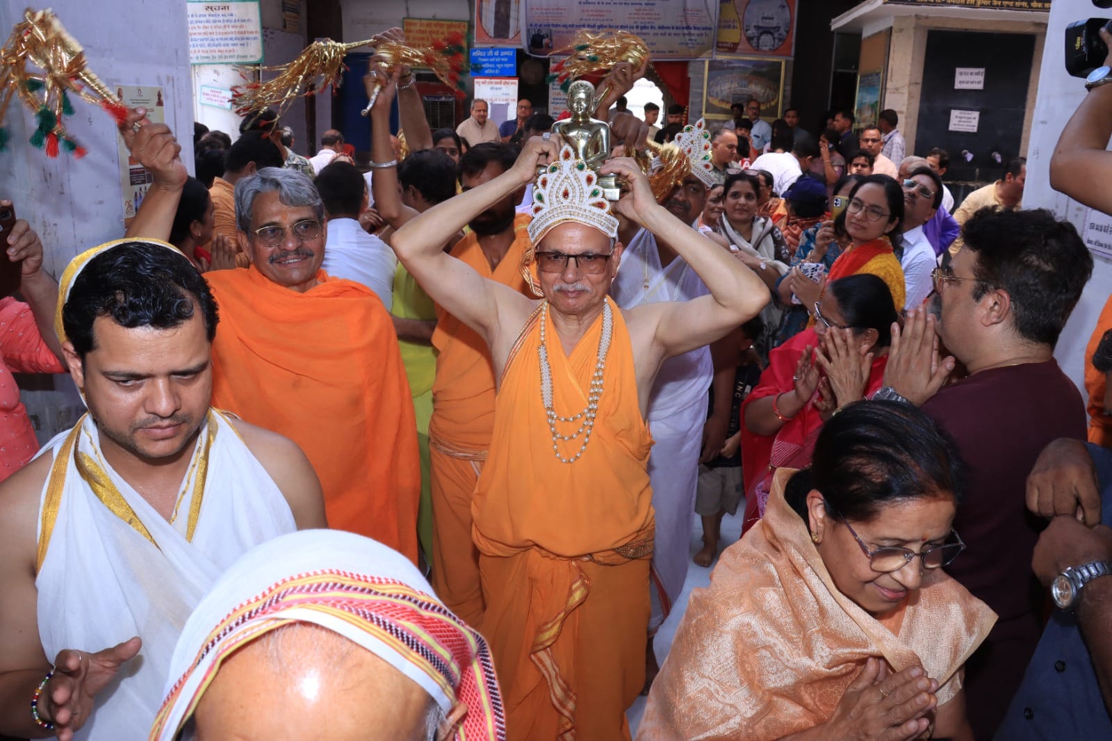 प्राचीन दिगंबर जैन बड़े मंदिर में निकाली गई भव्य रथ यात्रा स्रोत संवाद