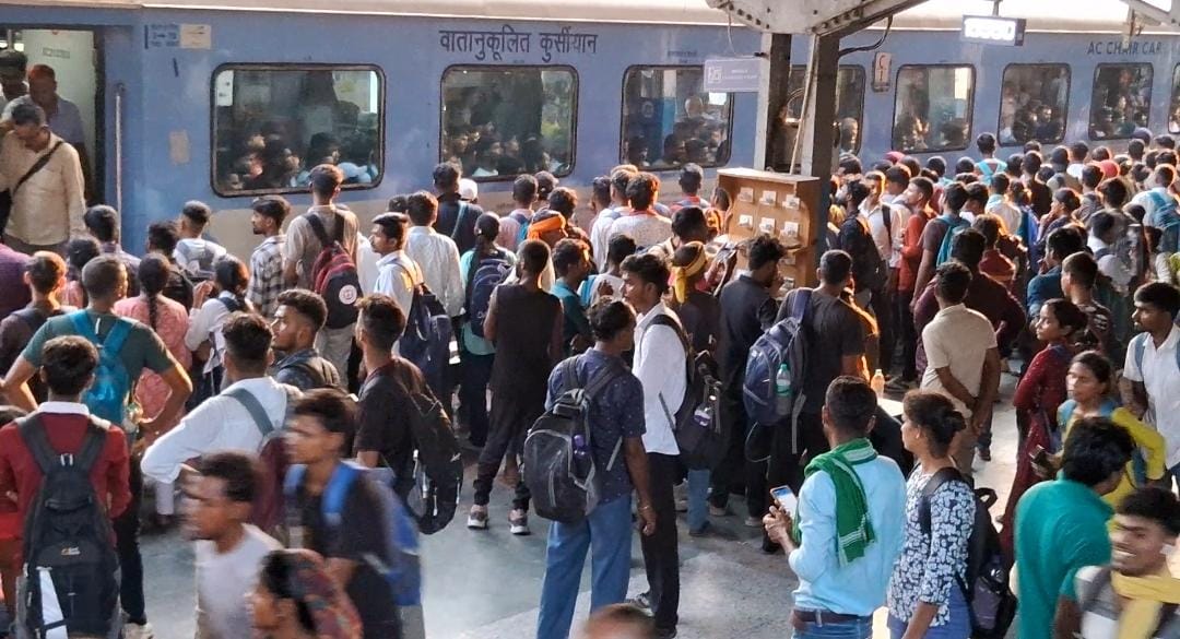 परीक्षार्थी ने ट्रेन में जमाया कब्जा परीक्षार्थी ने ट्रेन में जमाया कब्जा