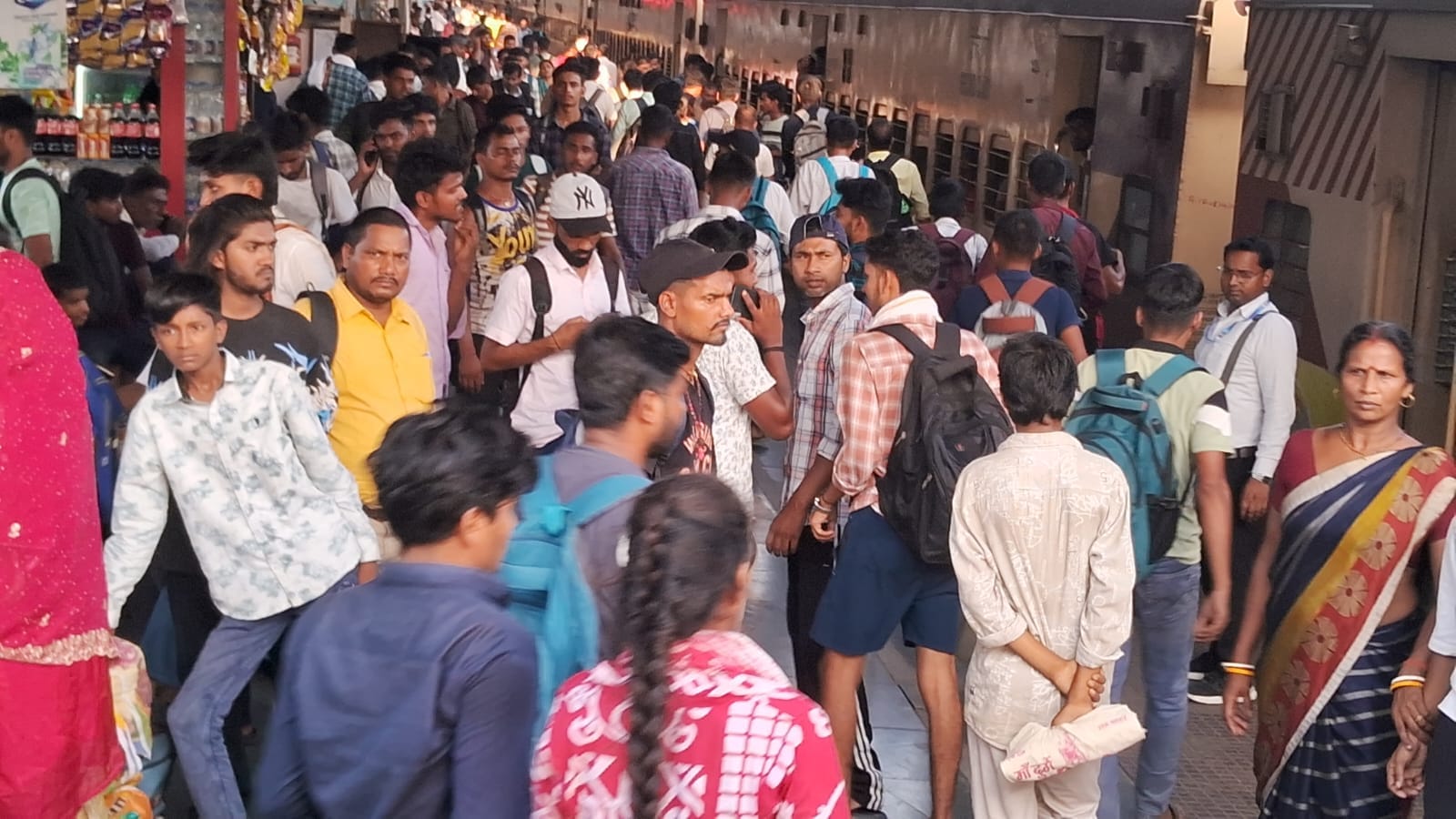 परीक्षार्थी ने ट्रेन में जमाया कब्जा परीक्षार्थी ने ट्रेन में जमाया कब्जा