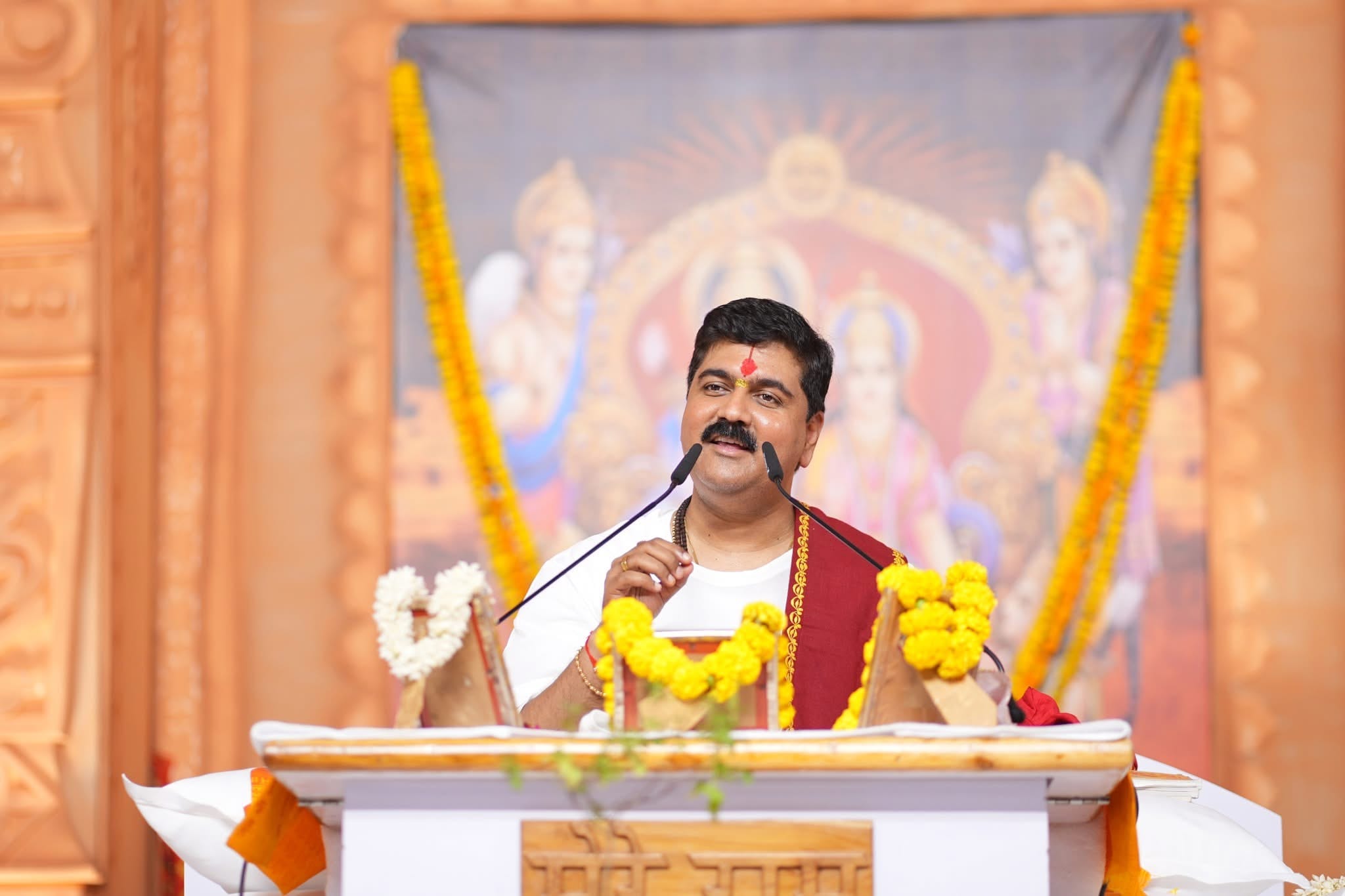 श्री राम कथा करते राजन जी महाराज श्री राम कथा करते राजन जी महाराज