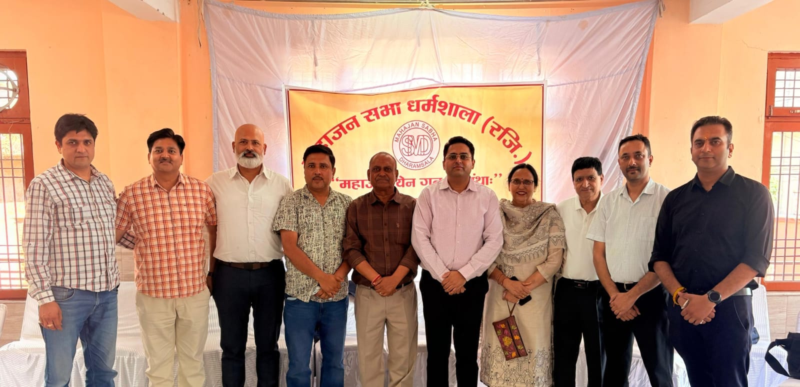 धर्मशाला में महाजन सभा की बैठक में चुनी गई कार्यकारिणी। स्रोत: सभा