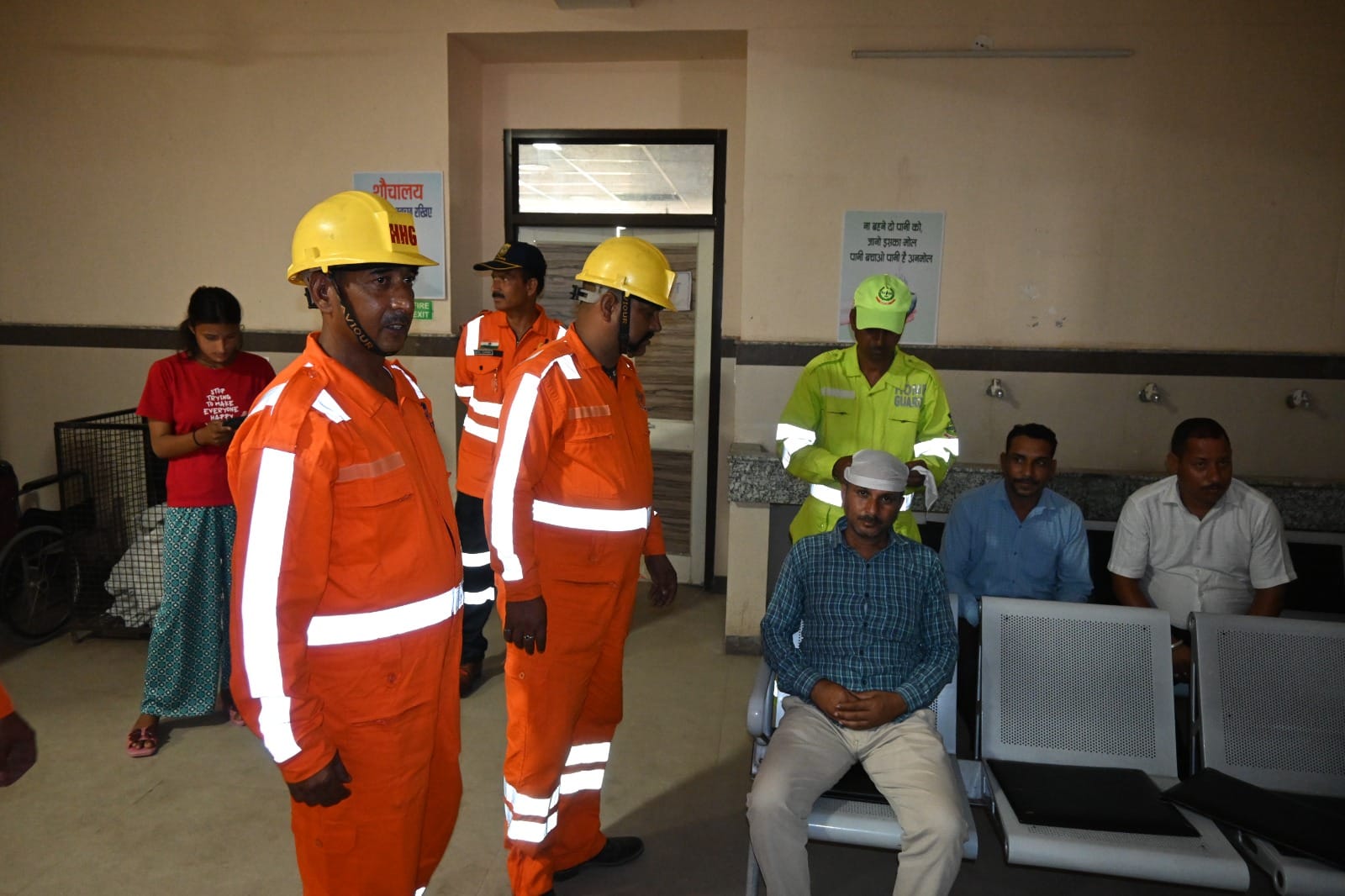 बिलासपुर में आयोजित मॉक ड्रिल में घायल को रेस्क्यू करते जवान। स्रोत: डीपीआरओ बिलासपुर में आयोजित मॉक ड्रिल में घायल को रेस्क्यू करते जवान। स्रोत: डीपीआरओ