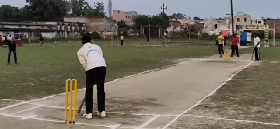बस्तौली नाइट क्रिकेट में पुरस्कार ग्रहण करते खिलाड़ी। संवाद बस्तौली नाइट क्रिकेट में पुरस्कार ग्रहण करते खिलाड़ी। संवाद