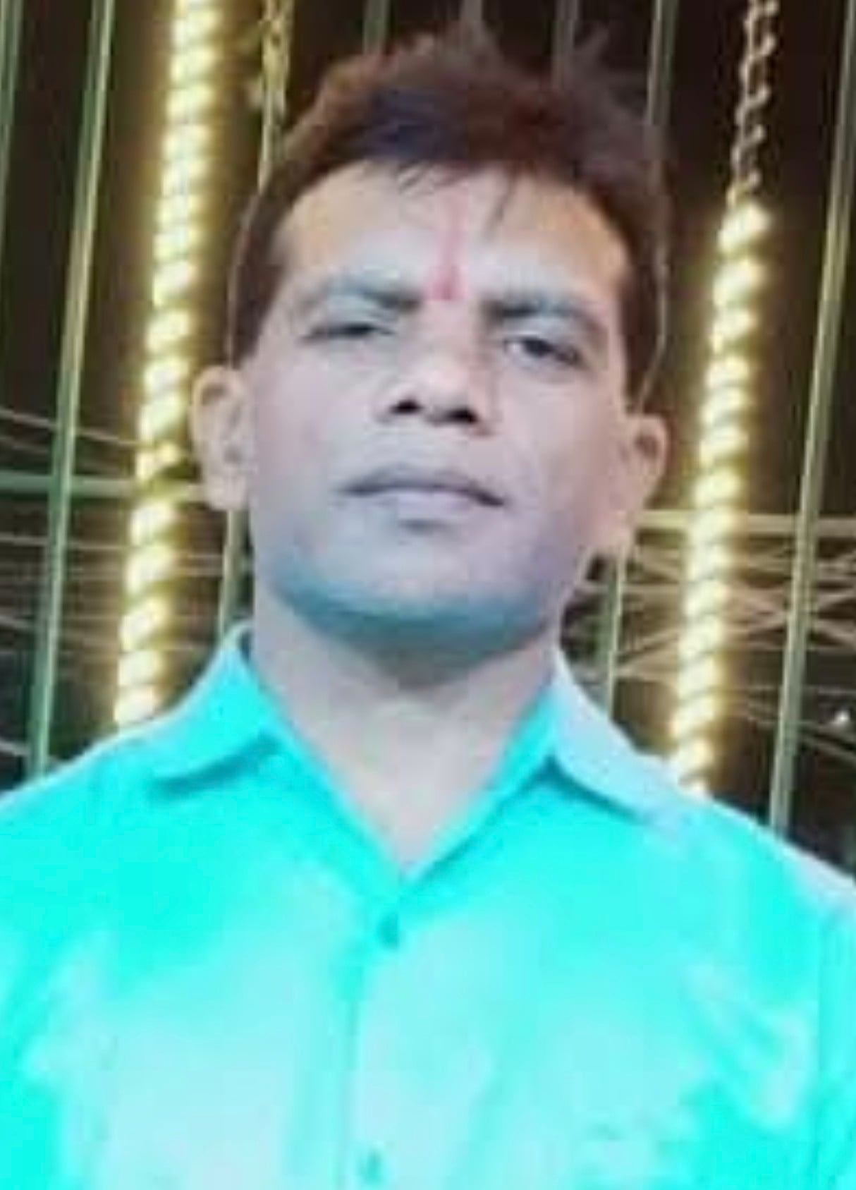 फूलपुर के जंघई बाजार निवासी मृतक कारोबारी की क्षतिग्रस्त कार। फूलपुर के जंघई बाजार निवासी मृतक कारोबारी की क्षतिग्रस्त कार।