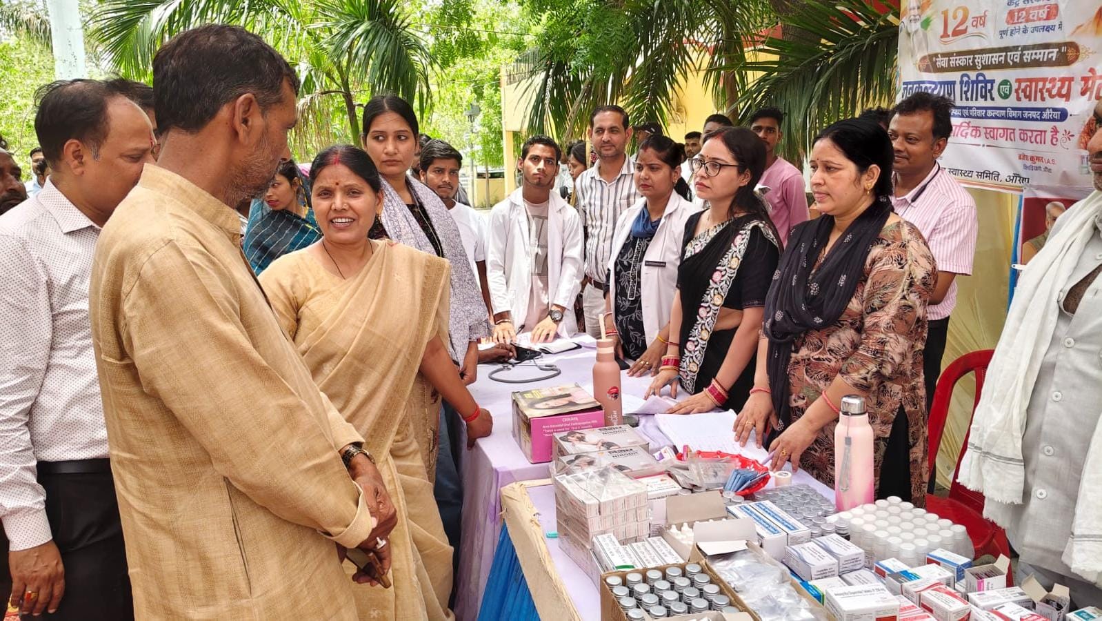 फोटो-18- स्टॉलों का निरीक्षण करते पूर्व मंत्री व अधिकारी। संवाद फोटो-18- स्टॉलों का निरीक्षण करते पूर्व मंत्री व अधिकारी। संवाद