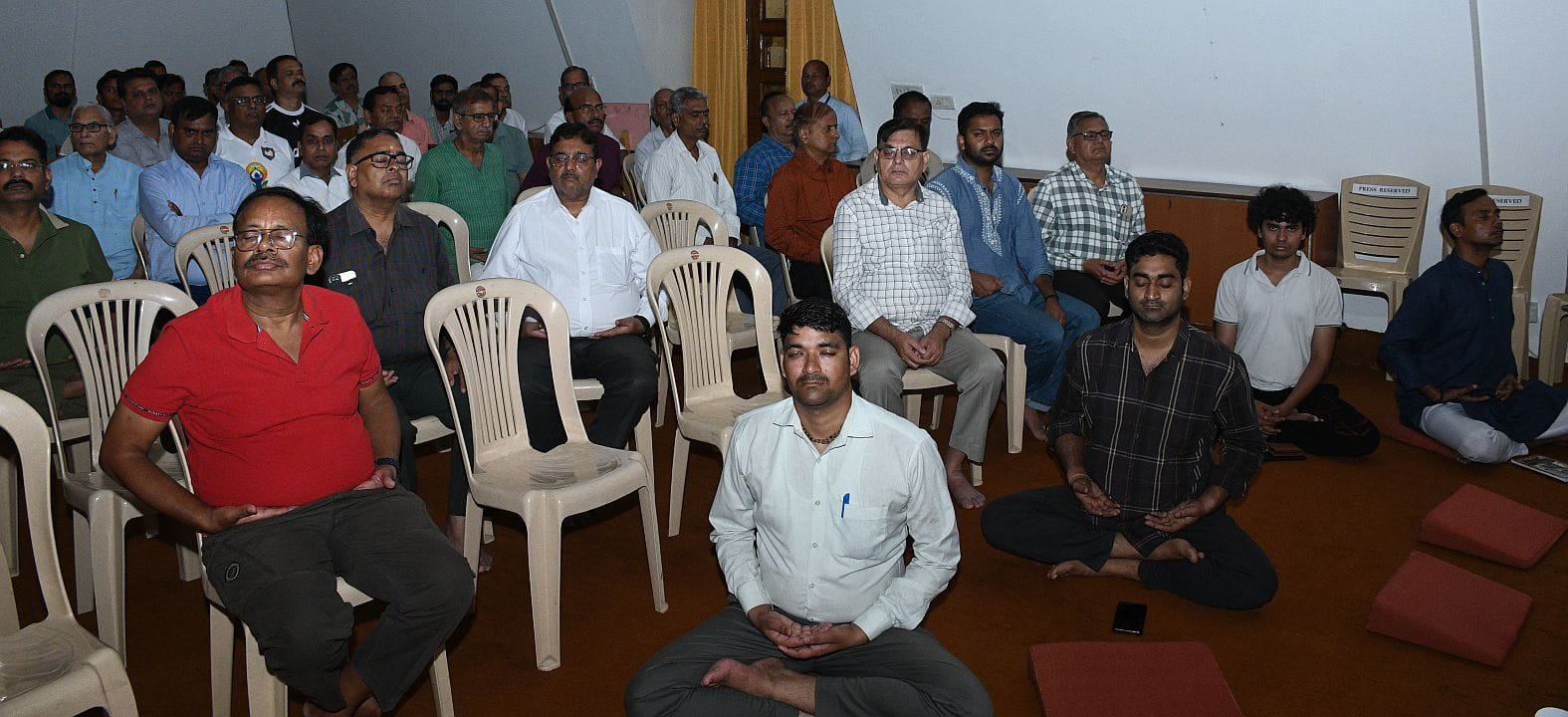 गोमती नगर विपुल खंड स्थित योगदा सत्संग केंद्र में भजन कार्यक्रम में ऑनलाइन प्रवचन देते ईश्वरानं