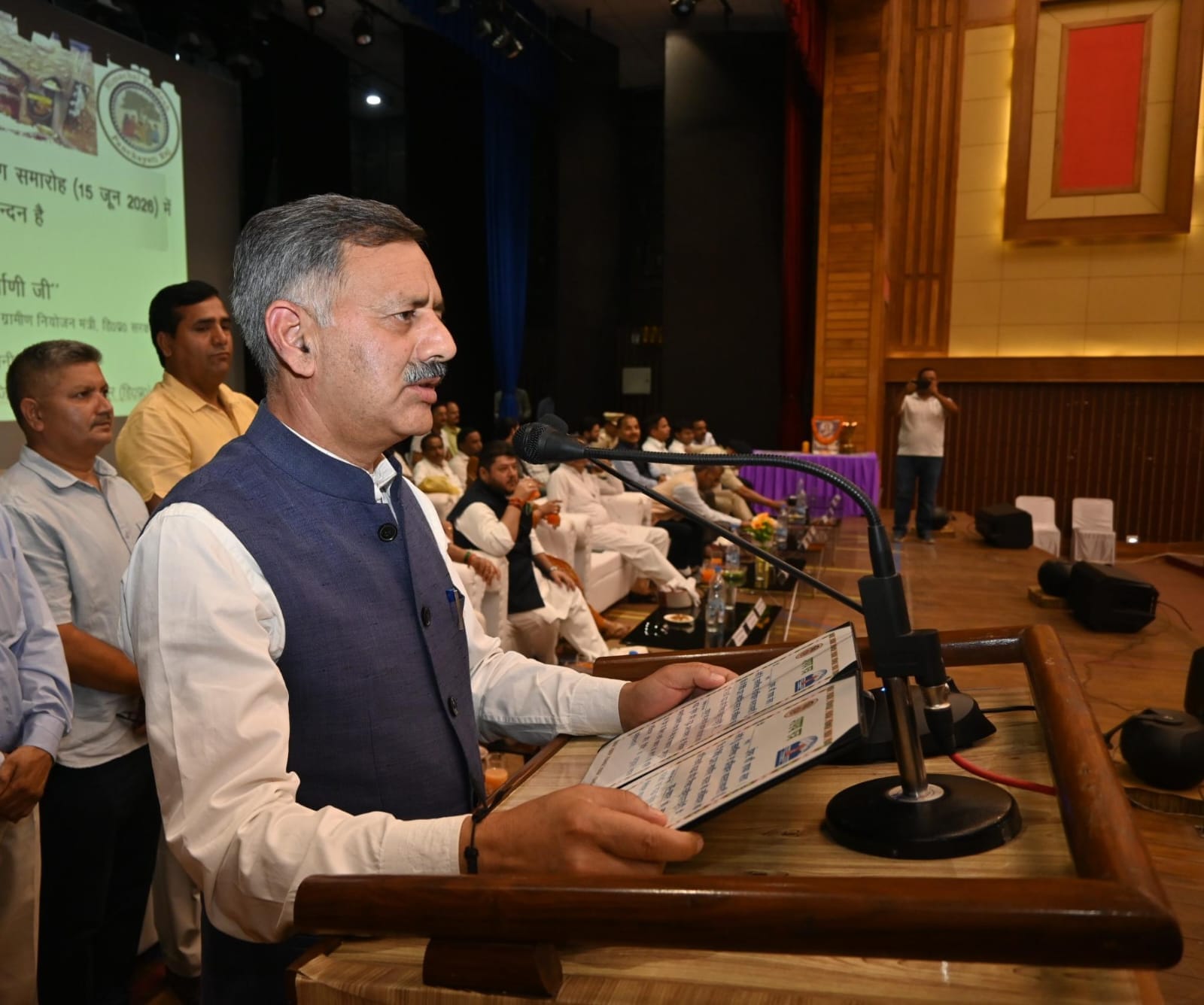 जिल स्तरीय कार्यक्रम शपथ लेते नवनिर्वाचित प्रधान व उप प्रधान। स्रोत: डीपीआरओ जिल स्तरीय कार्यक्रम शपथ लेते नवनिर्वाचित प्रधान व उप प्रधान। स्रोत: डीपीआरओ