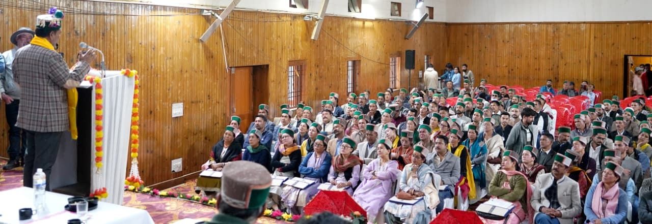 रिकांगपिओ में आयोजित समारोह में शपथ ग्रहण करते नवनिर्वाचित प्रधान और उप प्रधान। स्रोत : डीपीआरओ रिकांगपिओ में आयोजित समारोह में शपथ ग्रहण करते नवनिर्वाचित प्रधान और उप प्रधान। स्रोत : डीपीआरओ