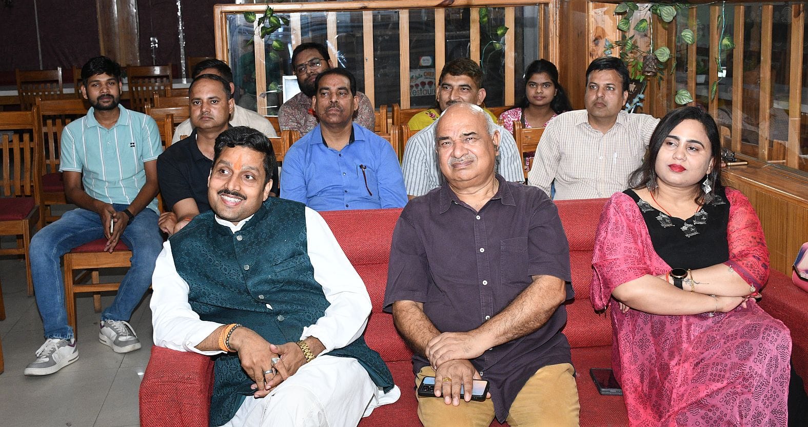 साहित्यिक संगोष्ठी एवं कवि सम्मेलन का आयोजन हुआ। 
