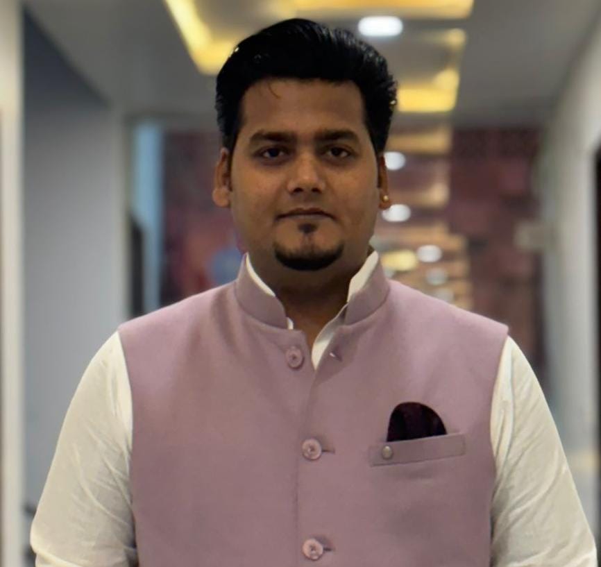 सिराथू कस्बे के धाता रोड में फुटपाथ पर लगी सब्जी की दुकानें सिराथू कस्बे के धाता रोड में फुटपाथ पर लगी सब्जी की दुकानें