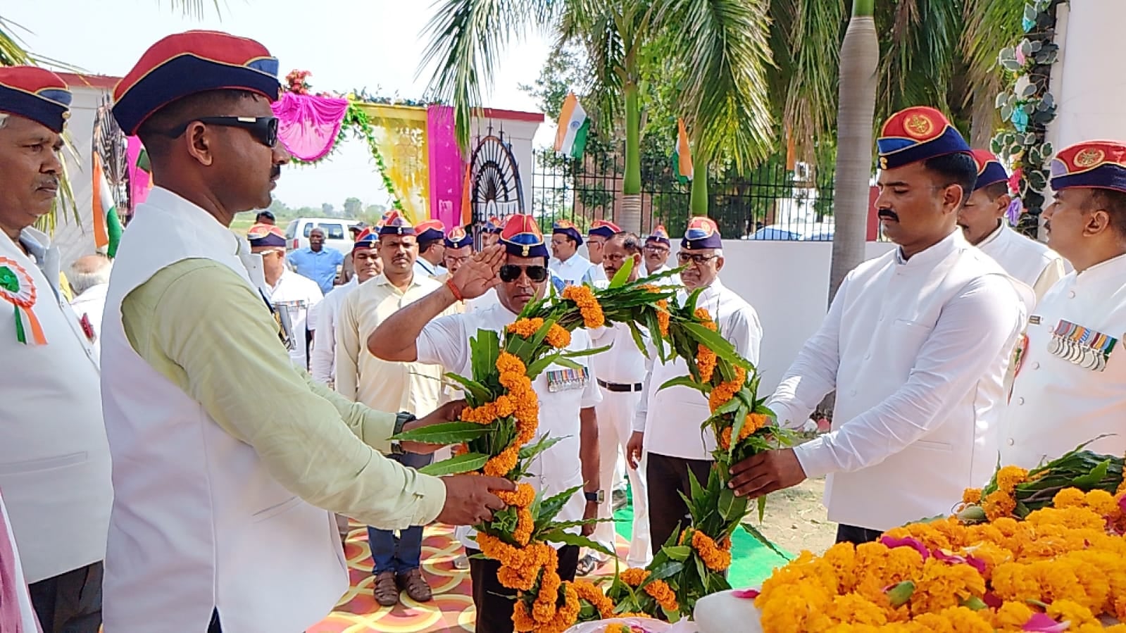 धरवां गांव के अमर शहीद शेषनाथ पार्क में कारगिल बलिदानी शेषनाथ यादव की वीरनारी सरोज देवी को स्मृ