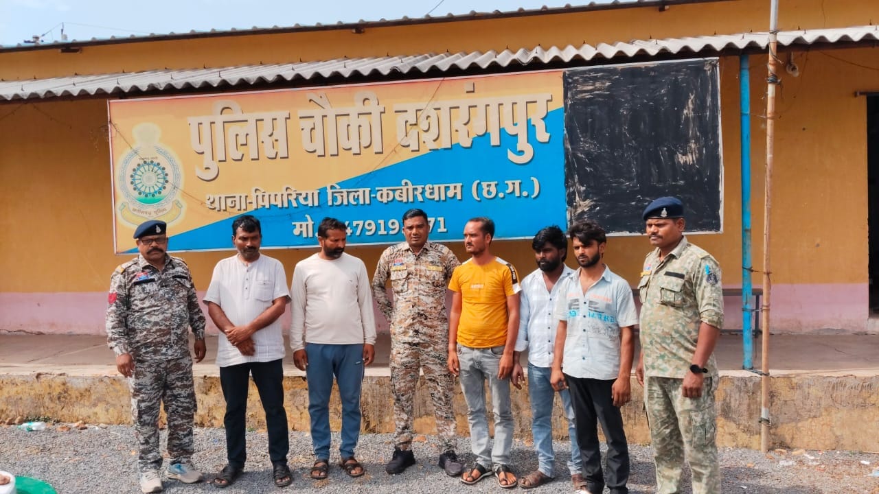 वाहन को जब्त किया गया है।