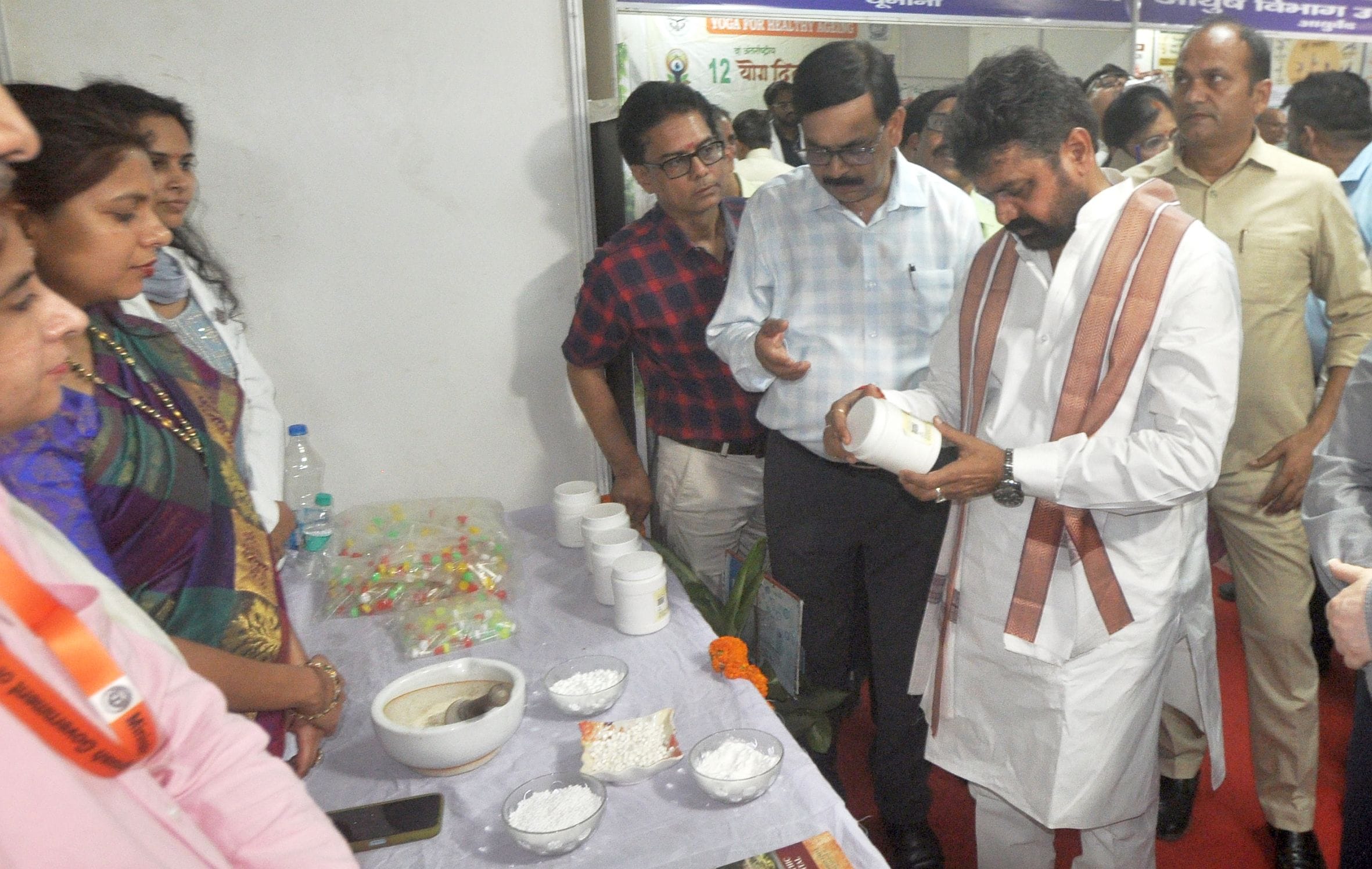 आयुष राज्यमंत्री डॉ. दयाशंकर मिश्र ने योग सप्ताह का शुभारंभ किया।