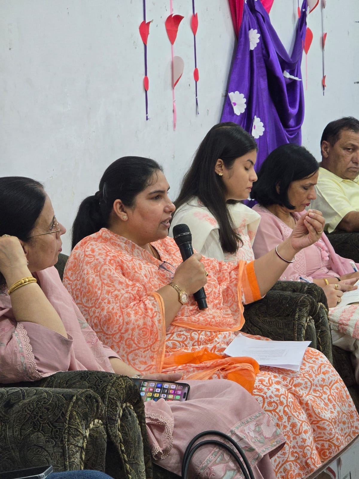 अतिरिक्त निदेशिका की बैठक में उपस्थित अधिकारी व कलस्टर प्रभारी। प्रवक्ता अतिरिक्त निदेशिका की बैठक में उपस्थित अधिकारी व कलस्टर प्रभारी। प्रवक्ता