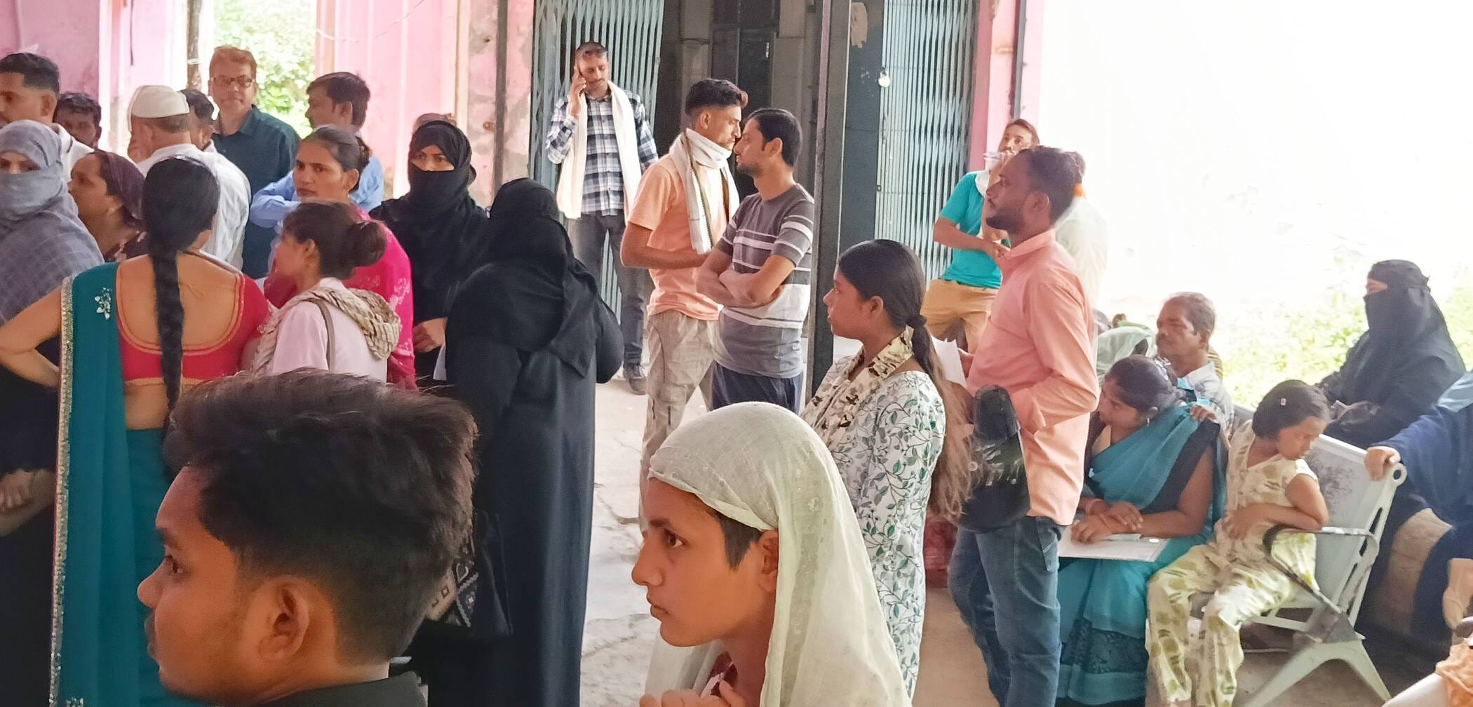 फोटो-20-जिला अस्पताल में मरीजों की लगी भीड़। संवाद फोटो-20-जिला अस्पताल में मरीजों की लगी भीड़। संवाद
