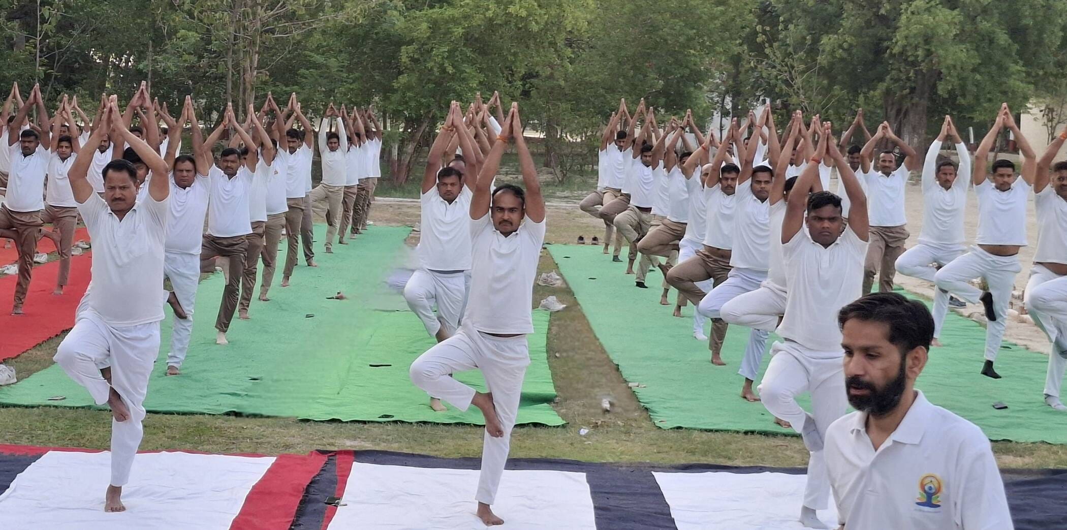 फोटो-39-गांधी पार्क में योग करती डीएम। स्रोत: सूचना फोटो-39-गांधी पार्क में योग करती डीएम। स्रोत: सूचना