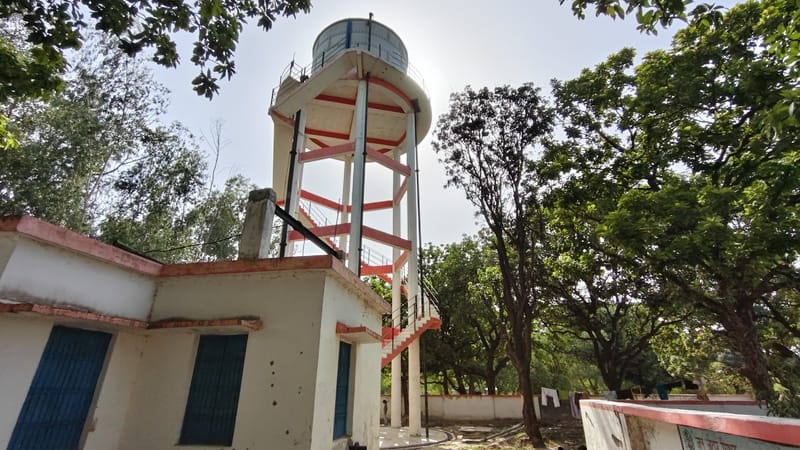 कौशाम्बी ब्लाक के मकदूमपुर ढ़ोकसहा गांव में बन कर तैयार पानी की टंकी। संवाद कौशाम्बी ब्लाक के मकदूमपुर ढ़ोकसहा गांव में बन कर तैयार पानी की टंकी। संवाद