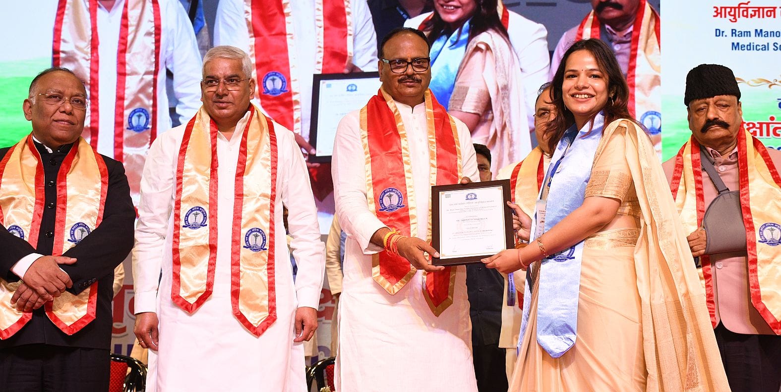 लोहिया आयुर्विज्ञान संस्थान के दीक्षांत समारोह में मेधावियों का हुआ सम्मान। लोहिया आयुर्विज्ञान संस्थान के दीक्षांत समारोह में मेधावियों का हुआ सम्मान।