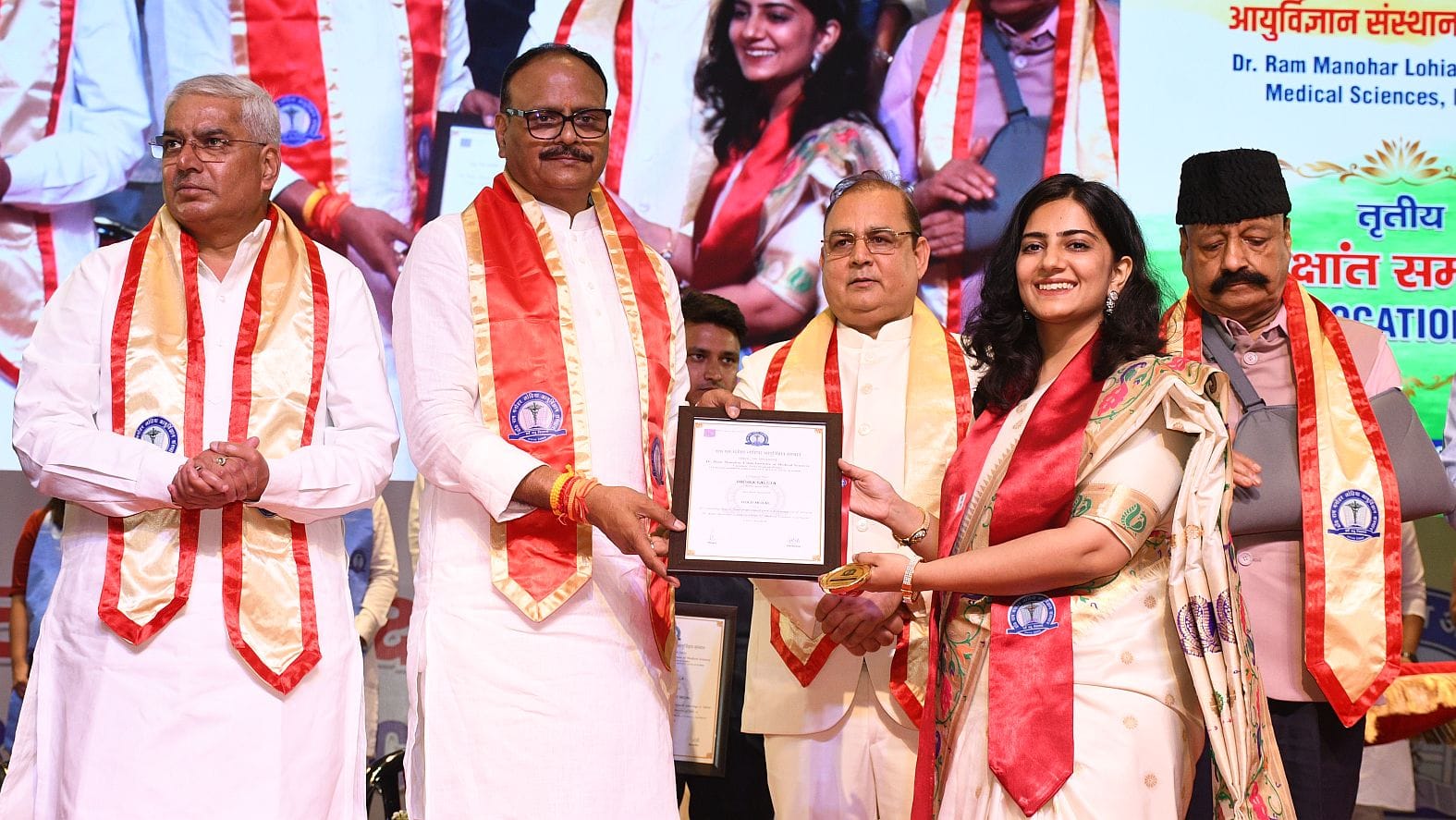 लोहिया आयुर्विज्ञान संस्थान के दीक्षांत समारोह में मेधावियों का हुआ सम्मान। लोहिया आयुर्विज्ञान संस्थान के दीक्षांत समारोह में मेधावियों का हुआ सम्मान।