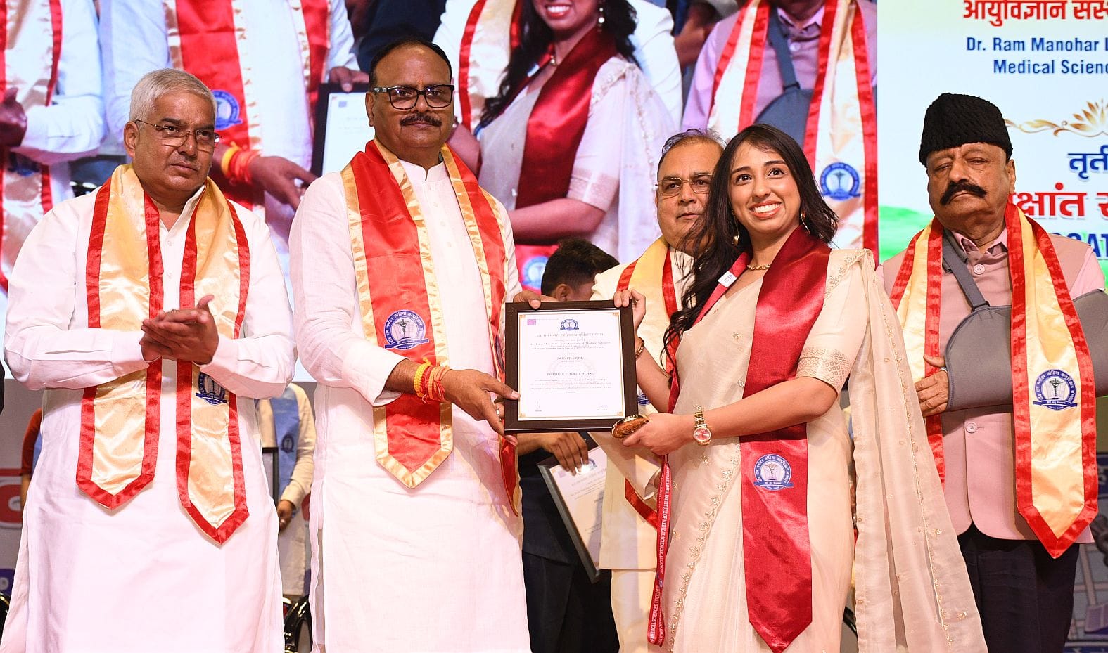 लोहिया आयुर्विज्ञान संस्थान के दीक्षांत समारोह में मेधावियों का हुआ सम्मान। लोहिया आयुर्विज्ञान संस्थान के दीक्षांत समारोह में मेधावियों का हुआ सम्मान।