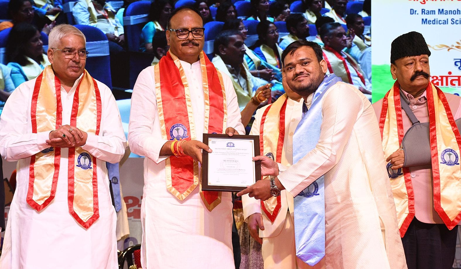 लोहिया आयुर्विज्ञान संस्थान के दीक्षांत समारोह में मेधावियों का हुआ सम्मान। लोहिया आयुर्विज्ञान संस्थान के दीक्षांत समारोह में मेधावियों का हुआ सम्मान।