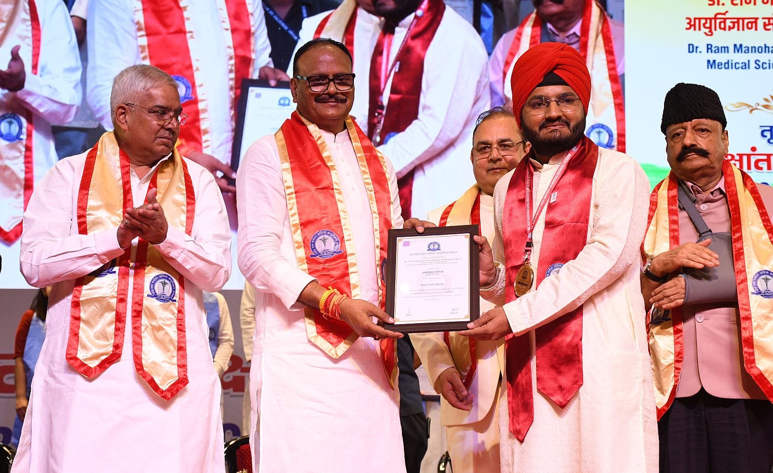 लोहिया आयुर्विज्ञान संस्थान के दीक्षांत समारोह में मेधावियों का हुआ सम्मान। लोहिया आयुर्विज्ञान संस्थान के दीक्षांत समारोह में मेधावियों का हुआ सम्मान।