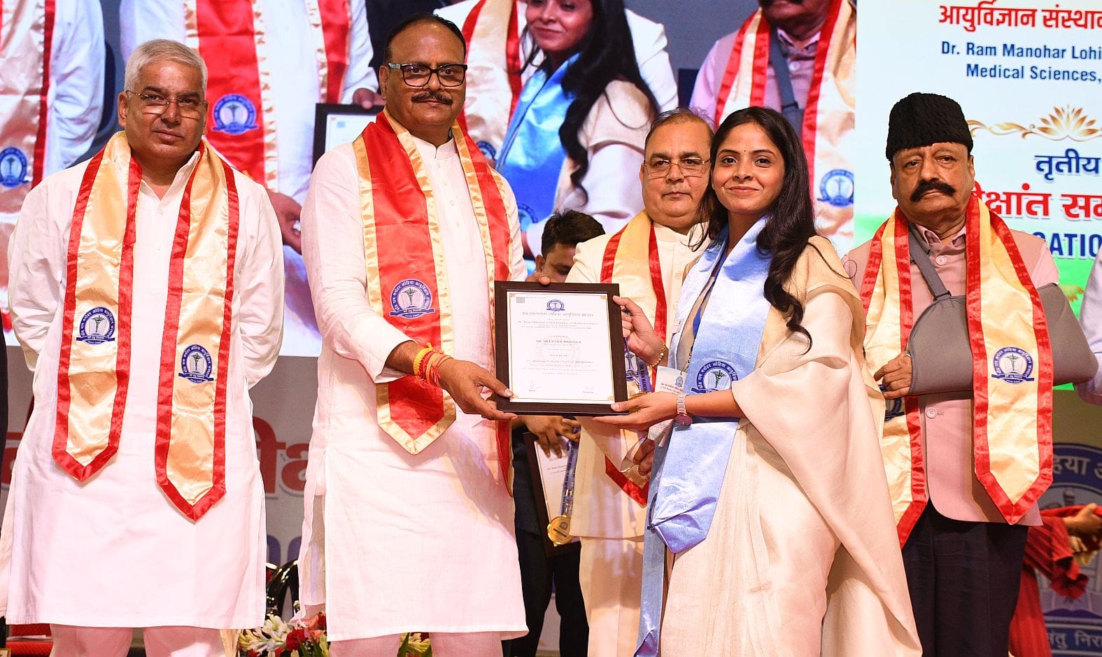 लोहिया आयुर्विज्ञान संस्थान के दीक्षांत समारोह में मेधावियों का हुआ सम्मान। लोहिया आयुर्विज्ञान संस्थान के दीक्षांत समारोह में मेधावियों का हुआ सम्मान।