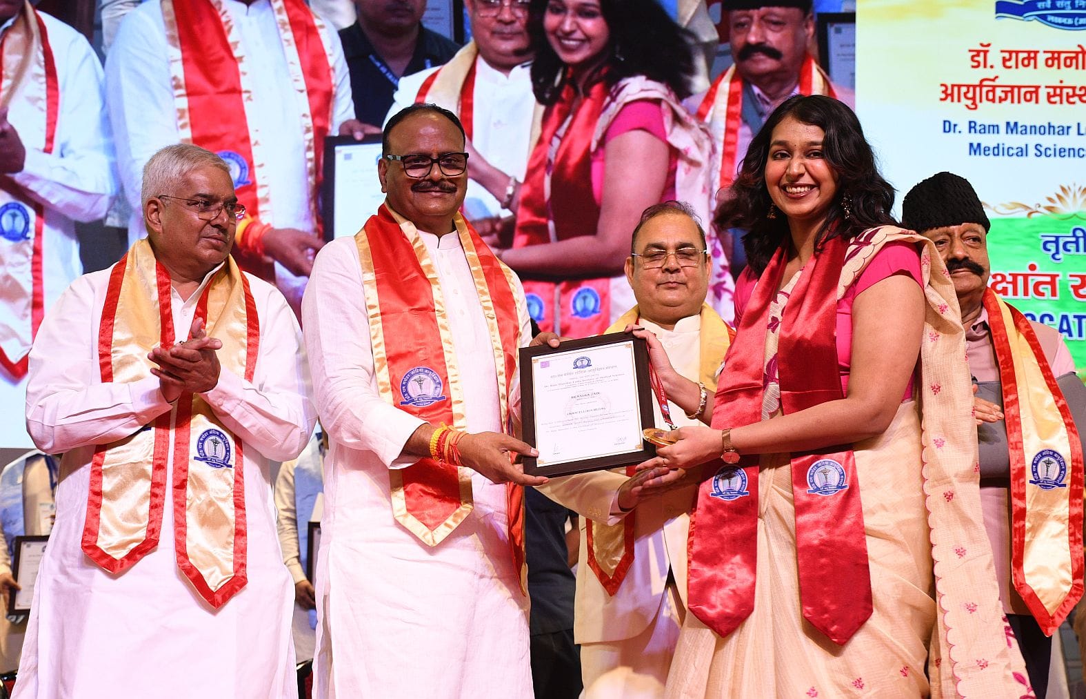 लोहिया आयुर्विज्ञान संस्थान के दीक्षांत समारोह में मेधावियों का हुआ सम्मान। लोहिया आयुर्विज्ञान संस्थान के दीक्षांत समारोह में मेधावियों का हुआ सम्मान।