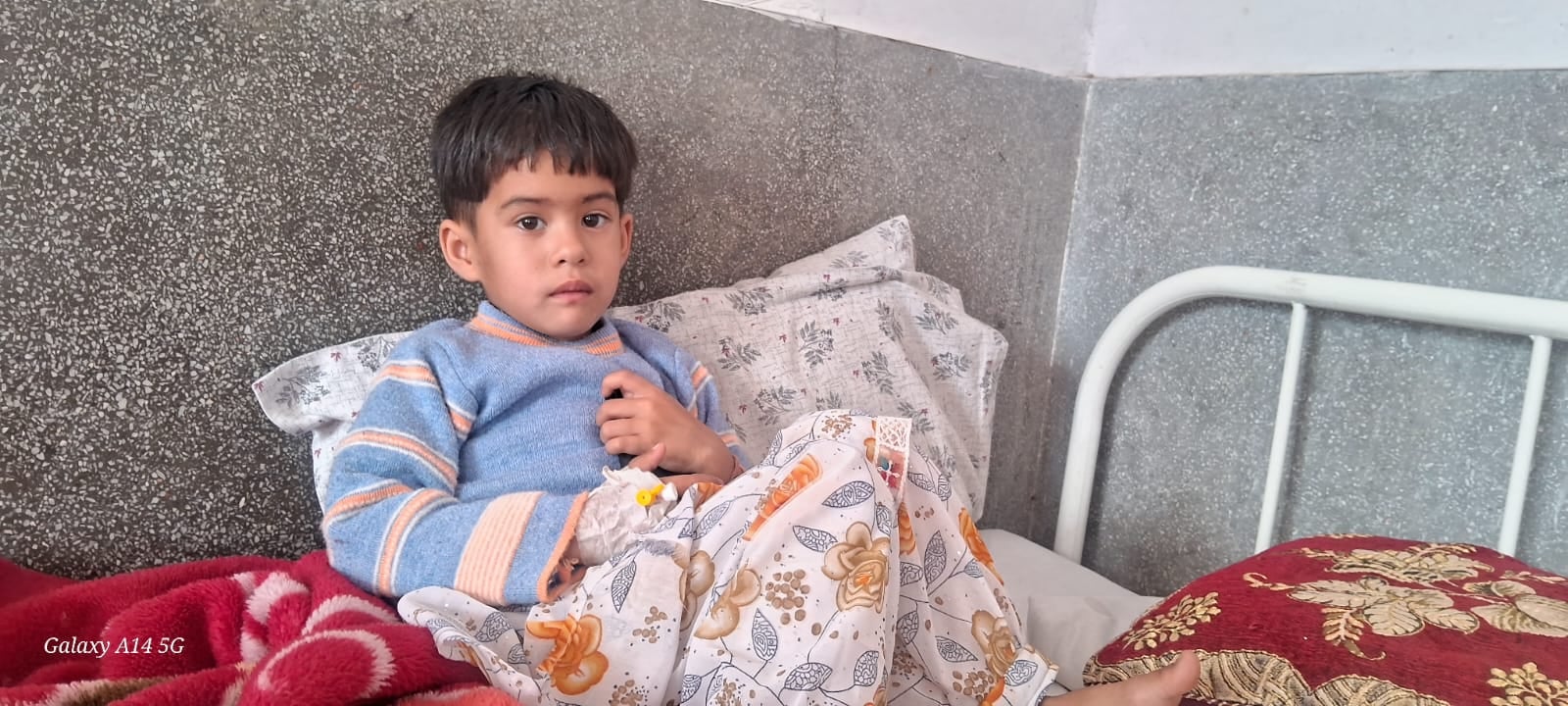 नागरिक अस्पताल जोगेंद्रनगर के शिशु रोगी वार्ड में तेज बुखार, उल्टी, दस्त की बिमारी से ग्रस्त दा नागरिक अस्पताल जोगेंद्रनगर के शिशु रोगी वार्ड में तेज बुखार, उल्टी, दस्त की बिमारी से ग्रस्त दा