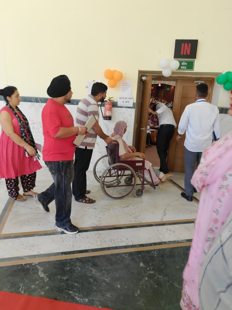 समूरकलां में आयोजित शपथ ग्रहण समारोह में उपमुख्यमंत्री मुकेश अग्निहोत्री नवनिर्वाचित प्रधानों व समूरकलां में आयोजित शपथ ग्रहण समारोह में उपमुख्यमंत्री मुकेश अग्निहोत्री नवनिर्वाचित प्रधानों व