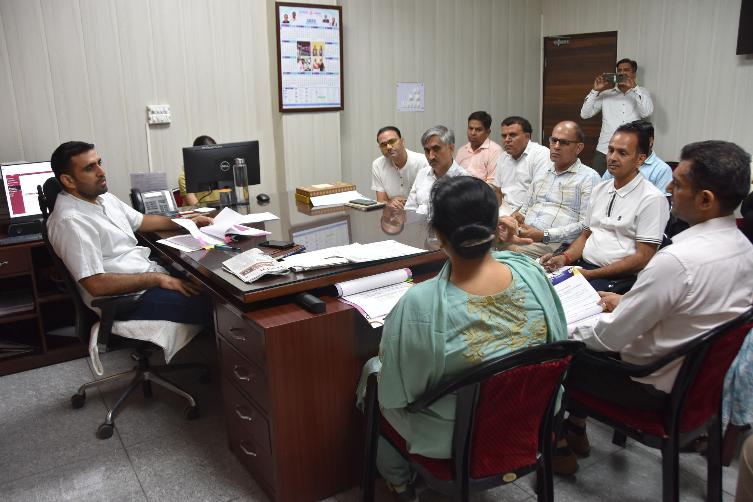 टीकाकरण की जिला स्तरीय टास्क फोर्स कमेटी की बैठक लेते सीटीएम। प्रवक्ता टीकाकरण की जिला स्तरीय टास्क फोर्स कमेटी की बैठक लेते सीटीएम। प्रवक्ता