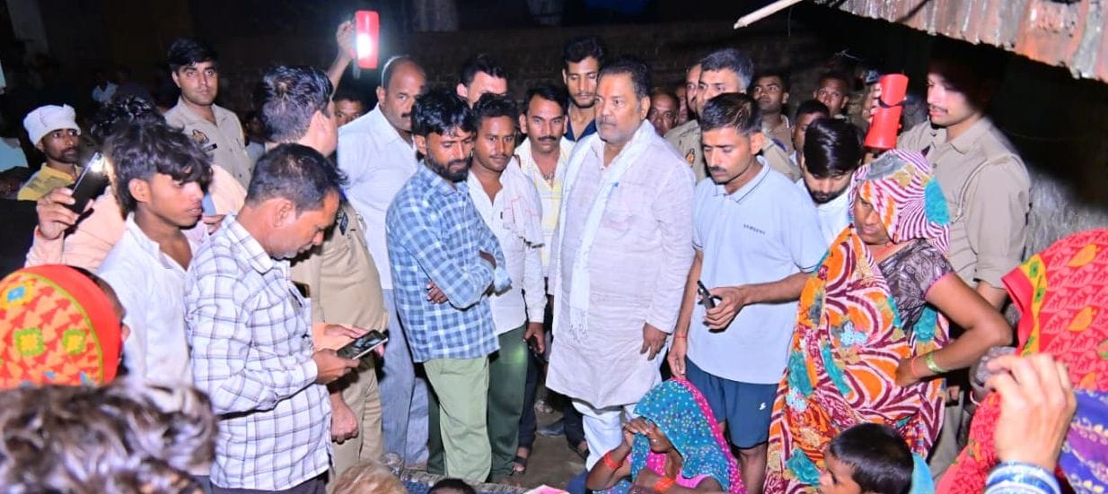 दो बच्चों की मौत के बाद में विलाप करते परिजन। संवाद दो बच्चों की मौत के बाद में विलाप करते परिजन। संवाद