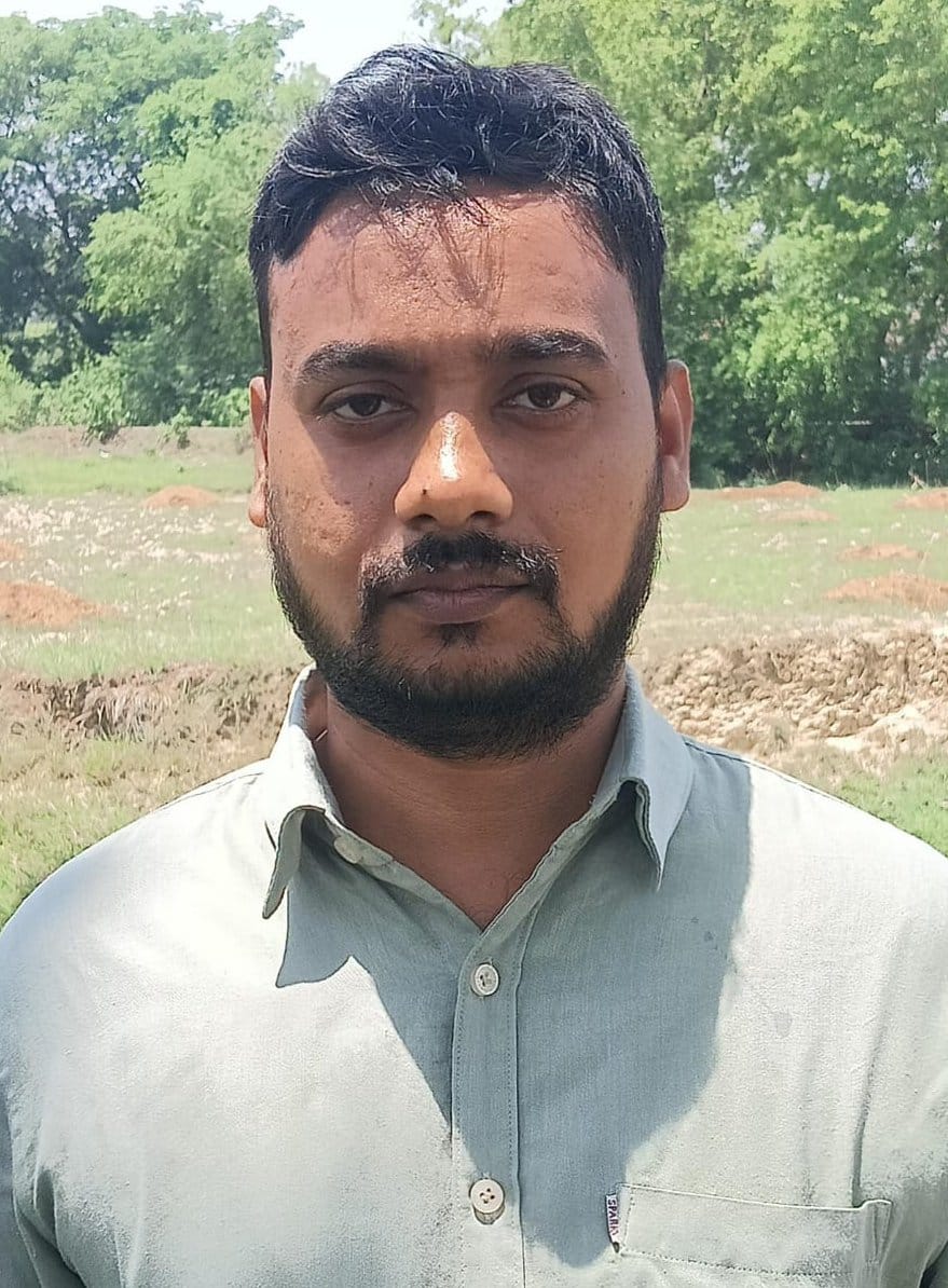 दहिलामऊ शुकुलपुर में खड़ा पानी का टैंकर। संवाद दहिलामऊ शुकुलपुर में खड़ा पानी का टैंकर। संवाद
