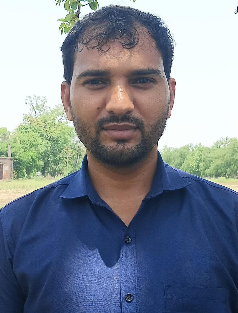 दहिलामऊ शुकुलपुर में खड़ा पानी का टैंकर। संवाद दहिलामऊ शुकुलपुर में खड़ा पानी का टैंकर। संवाद