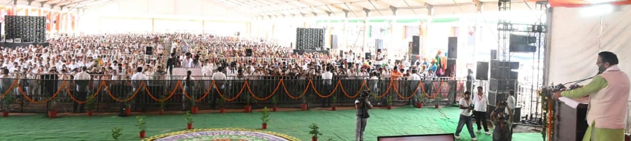 17jjrp18- मुख्यमंत्री नायब सिंह सैनी गांव मुनीमपुर में नवनिर्मित पुष्प संवर्धन एवं बीज उत्पादन 