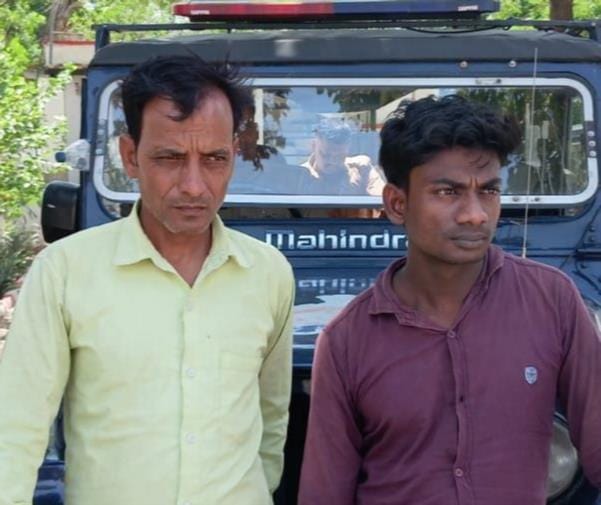 आरोपियों द्वारा जब्त किए गए चोरी किए हुए पीतल के घंटे। स्रोत पुलिस विभाग आरोपियों द्वारा जब्त किए गए चोरी किए हुए पीतल के घंटे। स्रोत पुलिस विभाग