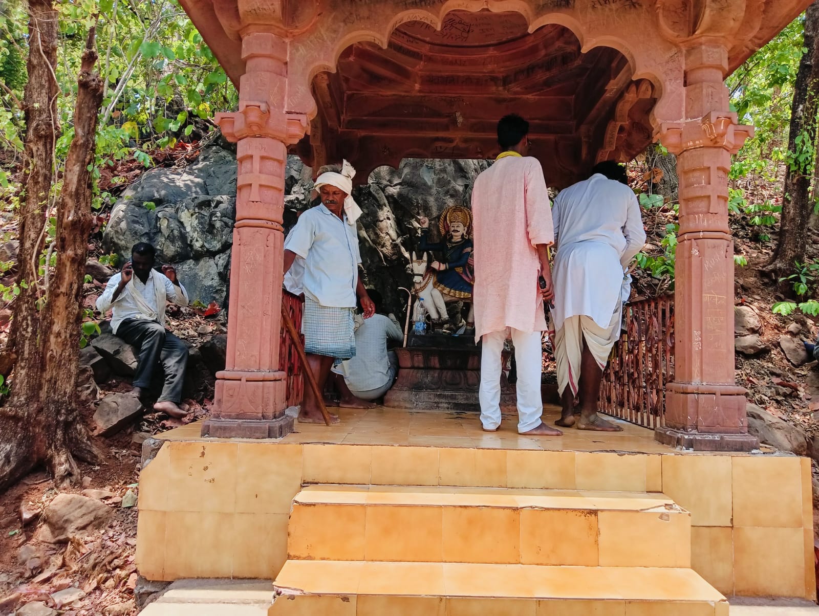 आश्रम में बुलडोजर कार्रवाई 