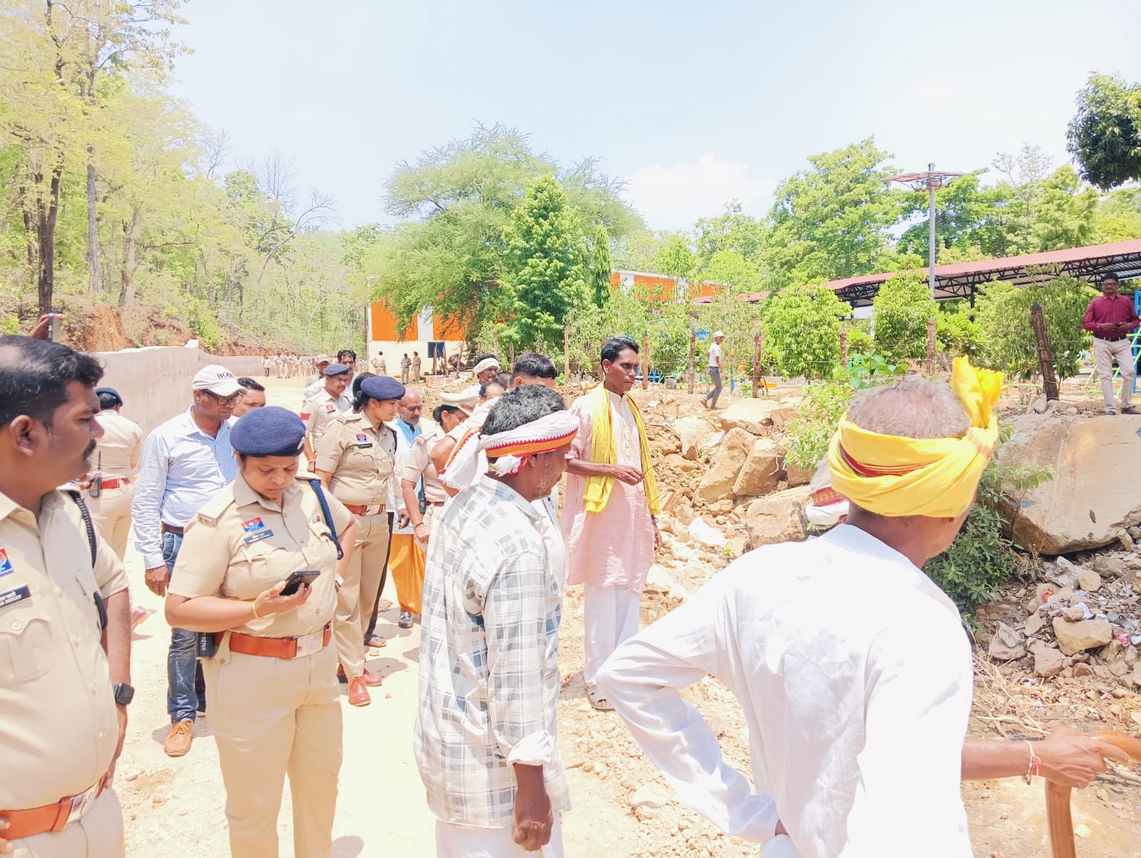 आश्रम में बुलडोजर कार्रवाई 
