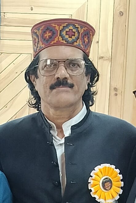 अमर उजाला भविष्य ज्योति सम्मान समारोह के दौरान मुख्यातिथि के साथ बच्चे। संवाद अमर उजाला भविष्य ज्योति सम्मान समारोह के दौरान मुख्यातिथि के साथ बच्चे। संवाद