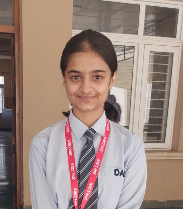 अमर उजाला भविष्य ज्योति सम्मान समारोह के दौरान मुख्यातिथि के साथ बच्चे। संवाद अमर उजाला भविष्य ज्योति सम्मान समारोह के दौरान मुख्यातिथि के साथ बच्चे। संवाद