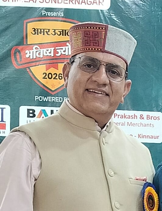 अमर उजाला भविष्य ज्योति सम्मान समारोह के दौरान मुख्यातिथि के साथ बच्चे। संवाद अमर उजाला भविष्य ज्योति सम्मान समारोह के दौरान मुख्यातिथि के साथ बच्चे। संवाद
