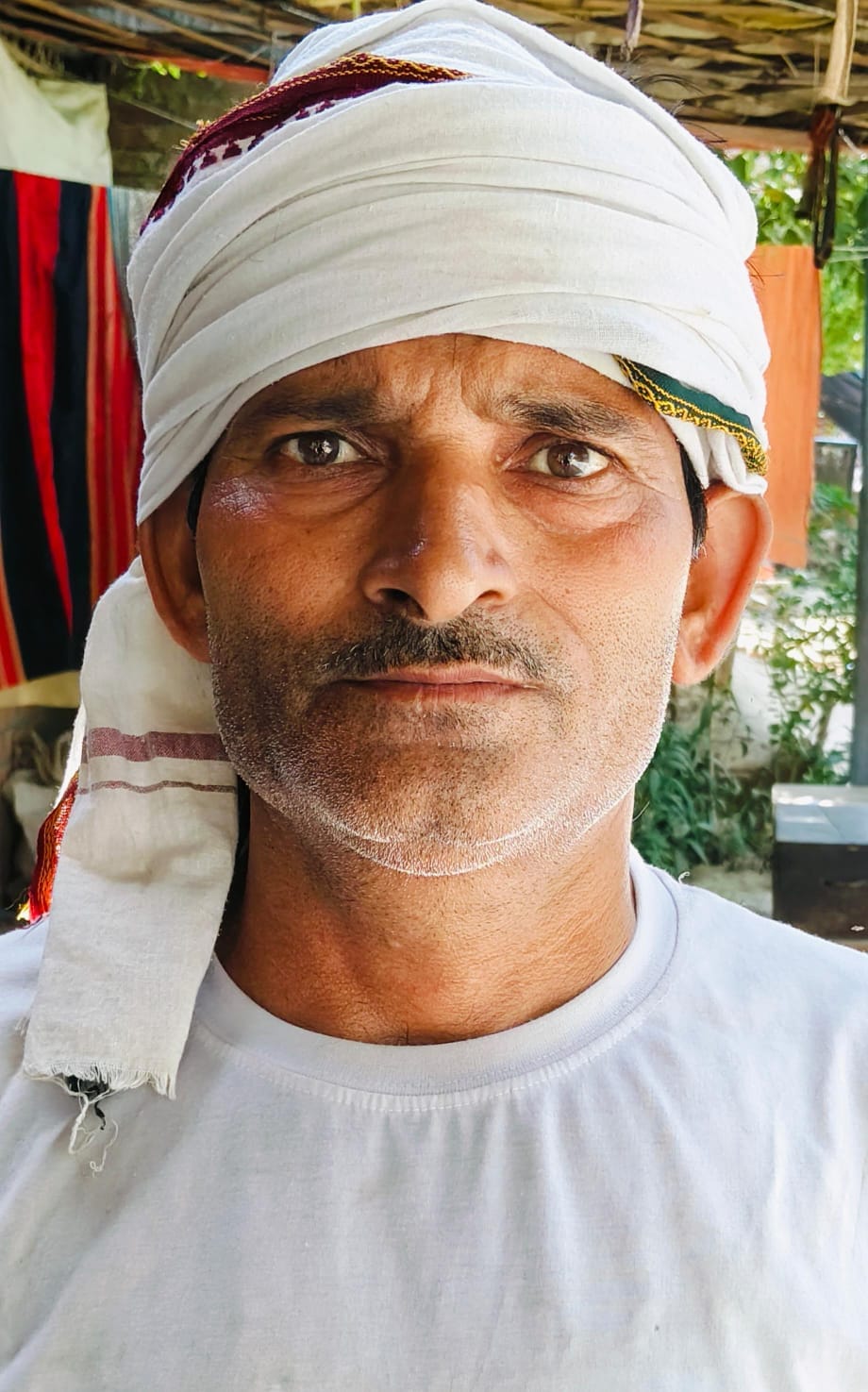 फोटो-22- बिधूना के एक गांव में सड़क पर सूखती मक्का की फसल। संवाद फोटो-22- बिधूना के एक गांव में सड़क पर सूखती मक्का की फसल। संवाद