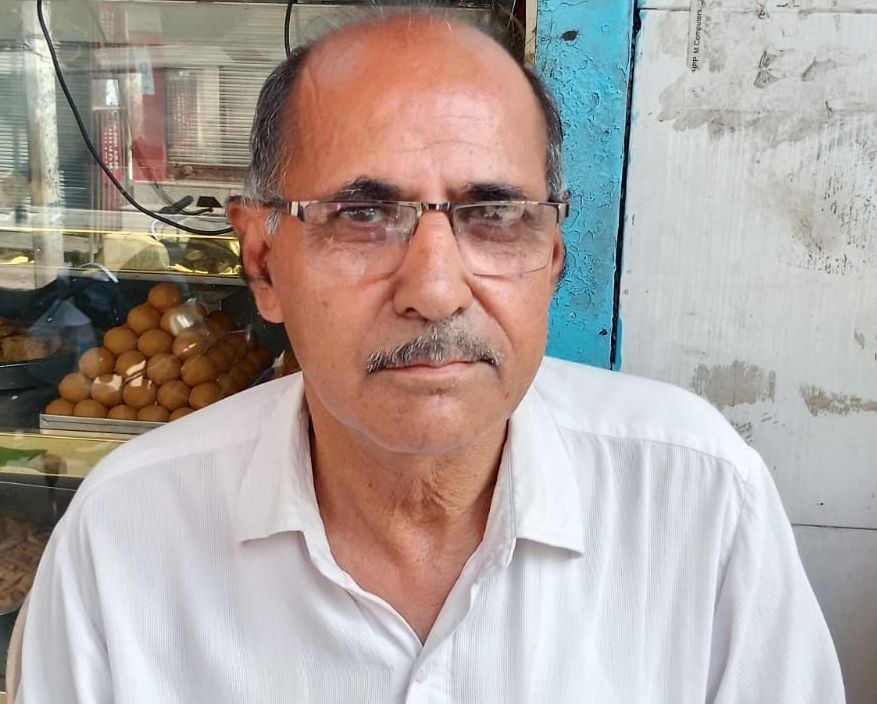 फोटो संख्या:73- लोक निर्माण विभाग विश्राम गृह के नजदीक बदहाल अवस्था में मार्ग--संवाद