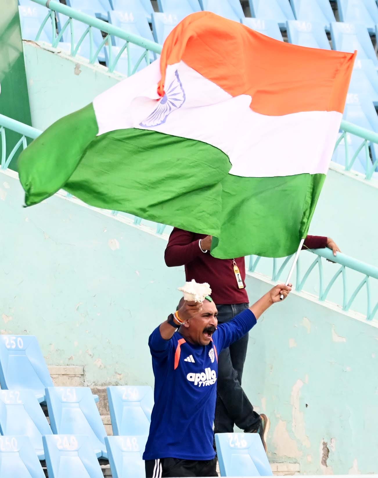 इकाना स्टेडियम में होने वाले एकदिवसीय मुकाबले के लिए अभ्यास करती भारतीय टीम।