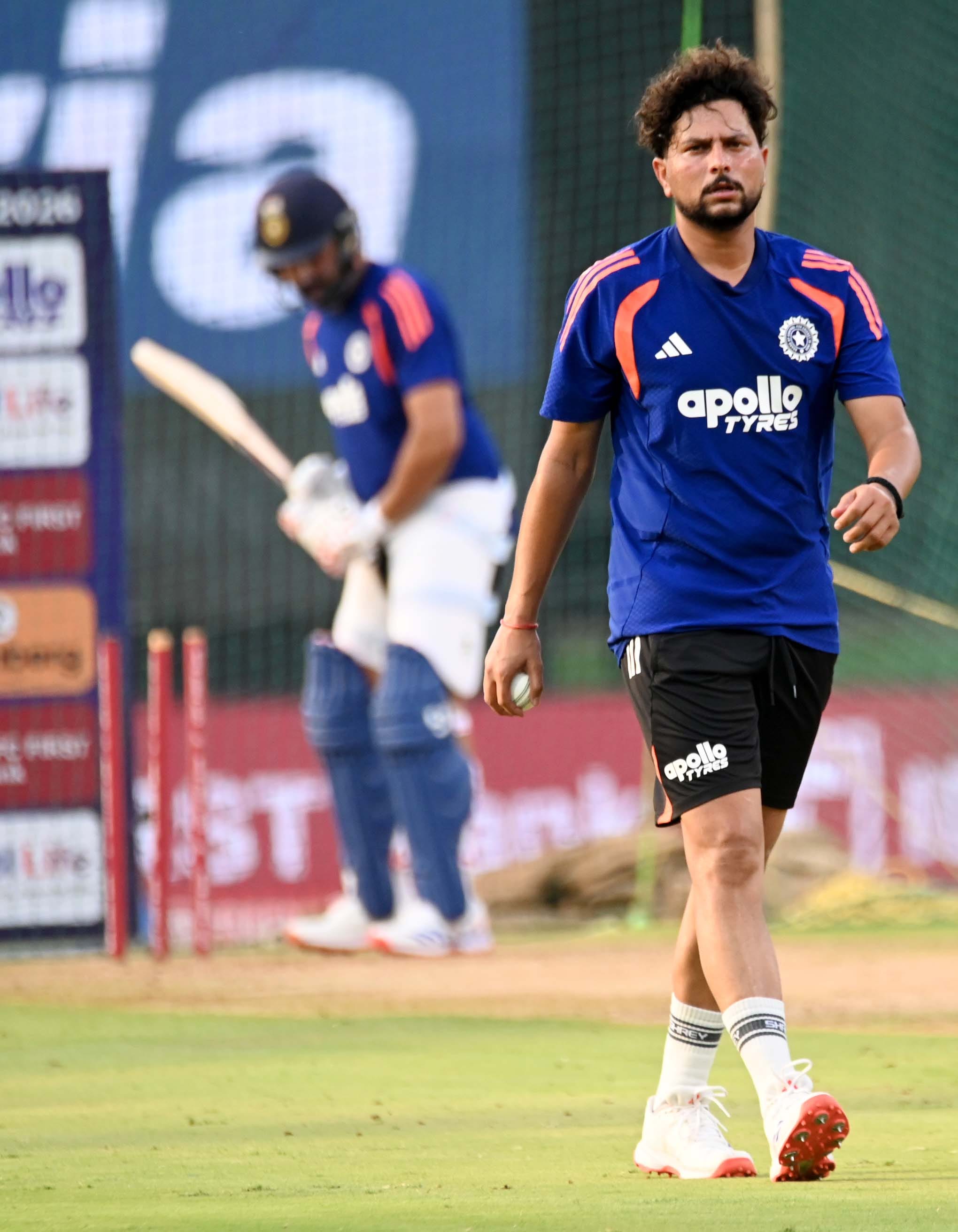 इकाना स्टेडियम में होने वाले एकदिवसीय मुकाबले के लिए अभ्यास करती भारतीय टीम।